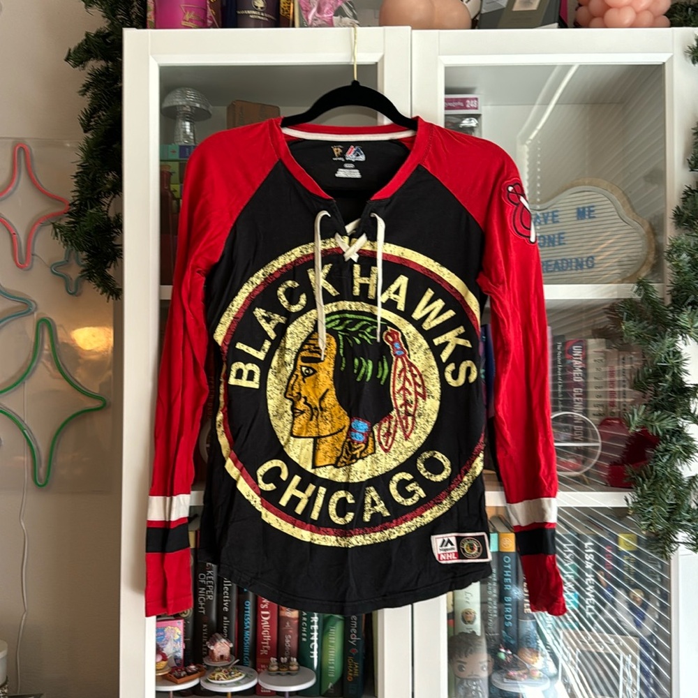 CHICAGO BLACKHAWKS LONG SLEEVE SIZE MEDIUM
